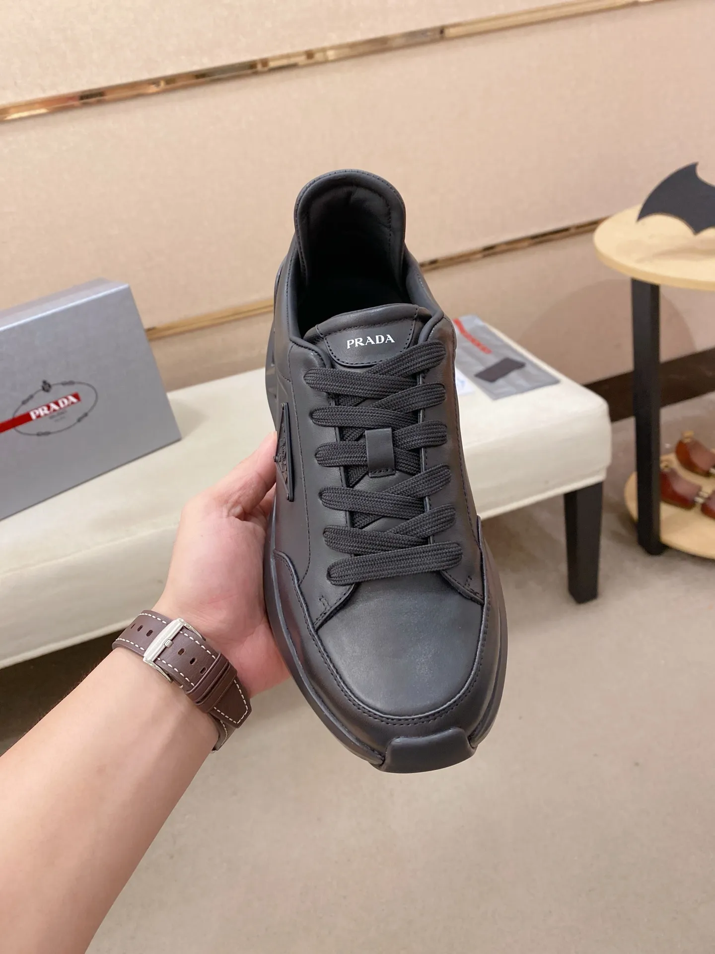 Men's shoes 💰 660💰 ✔️✔️✔️High-quality new PRADA counters are launched at the same time. The new men's shoes and 😘fabrics are selected from first-layer cowhide fabrics. Lining: Imported cowhide leather lining. 👍🏿High-end☄️Open-molded non-slip rubber outsole, exquisite lines, simple and elegant, comfortable and high-end for leisure travel. Code number: 38 to 45